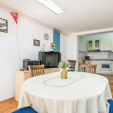 Holiday home 4 Bedroom Pet Friendly In *