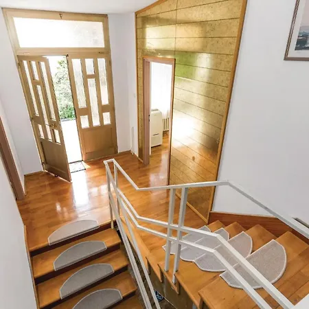 Holiday home 4 Bedroom Pet Friendly In *