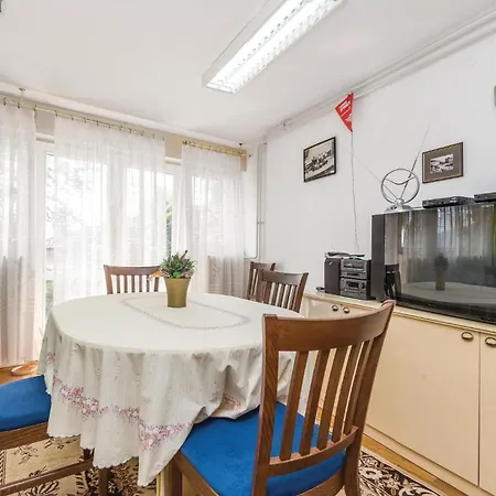 4 Bedroom Pet Friendly In Holiday home