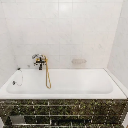 4 Bedroom Pet Friendly In *